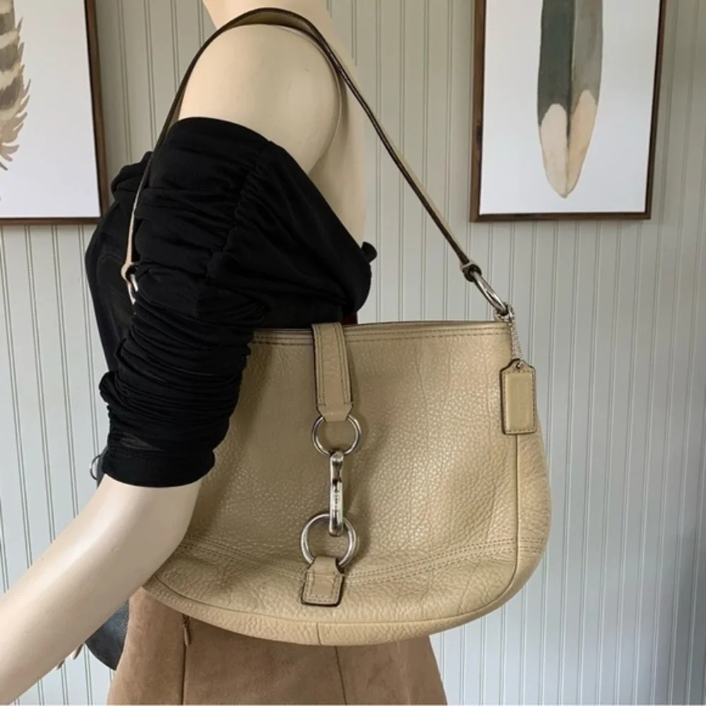 Coach Vintage Hampton Hobo Leather Tan Shoulder Bag Soft Pebbled Collection